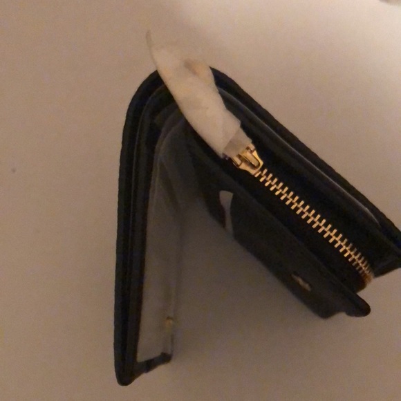 Coach Black leather wallet with zip coin enclosure, credit card/cash sections - Picture 4 of 6